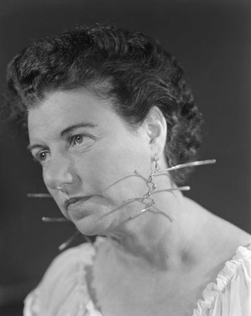 Una declaración accesoria: los aretes de Peggy Guggenheim